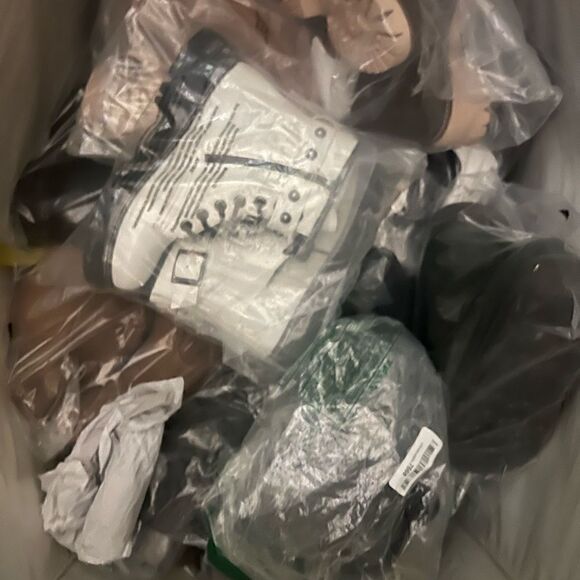 50 Pound Wholesale Lot Resellers:
New, Like New Condition, Sorted, Banded Pairs - Picture 10 of 15